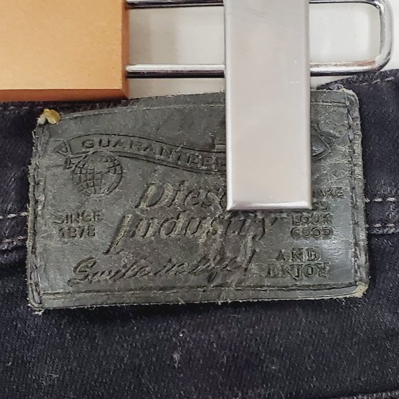 DIESEL Viker-R-Box Black Straight Jeans - Picture 8 of 9